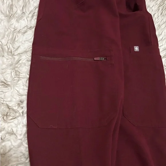 Figs burgundy scrub set - Picture 7 of 7